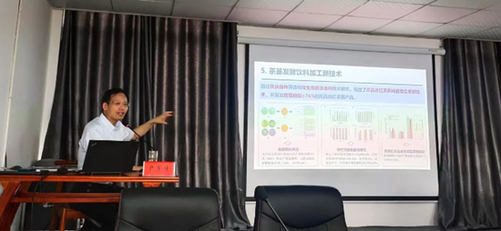 產(chǎn)業(yè)專家團在貴州晴隆縣開展技術(shù)培訓(xùn)_副本.png
